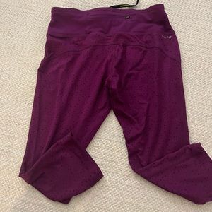 Nike Dryfit 3/4 Length Magenta Purple Workout Leggings Size Small With Pocket